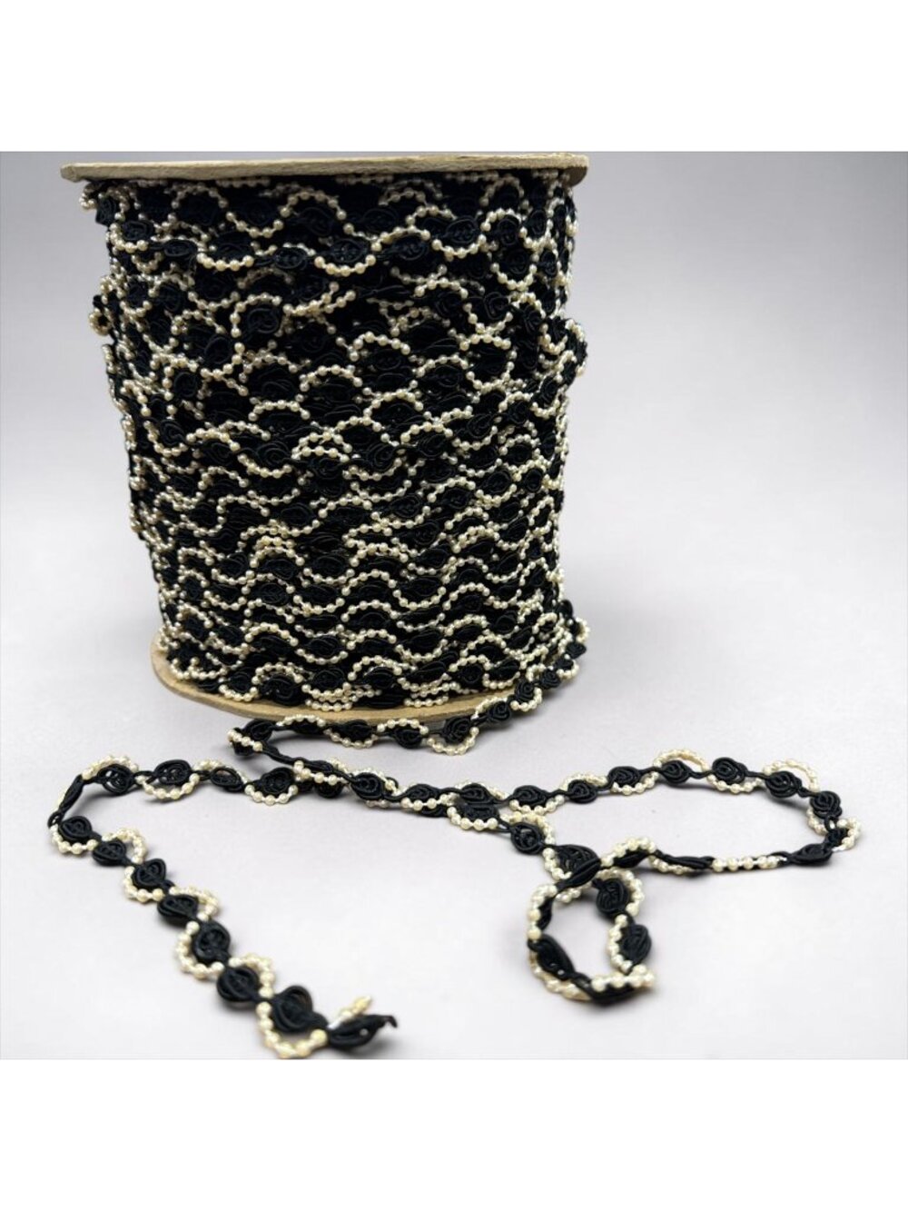 Black & Ivory Decorative Rosette Trim On Spool For Crafts Sewing 1/4-Inch Width